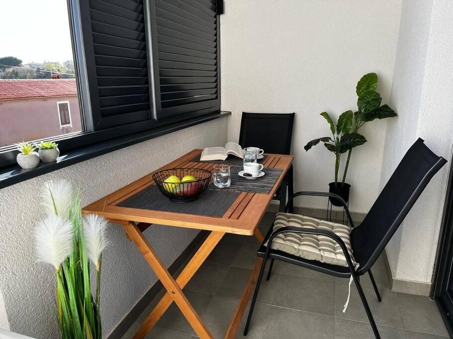Art Apartment Monvidal Pula Buitenkant foto